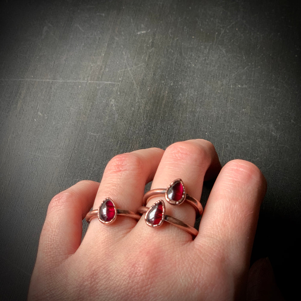 
            
                Load image into Gallery viewer, GARNET RING, VARIOUS SIZES
            
        